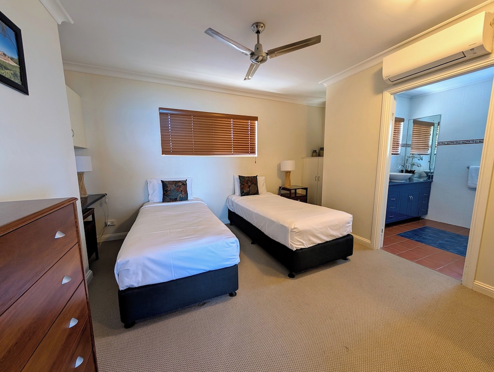 Rose Bay Resort 24/70
