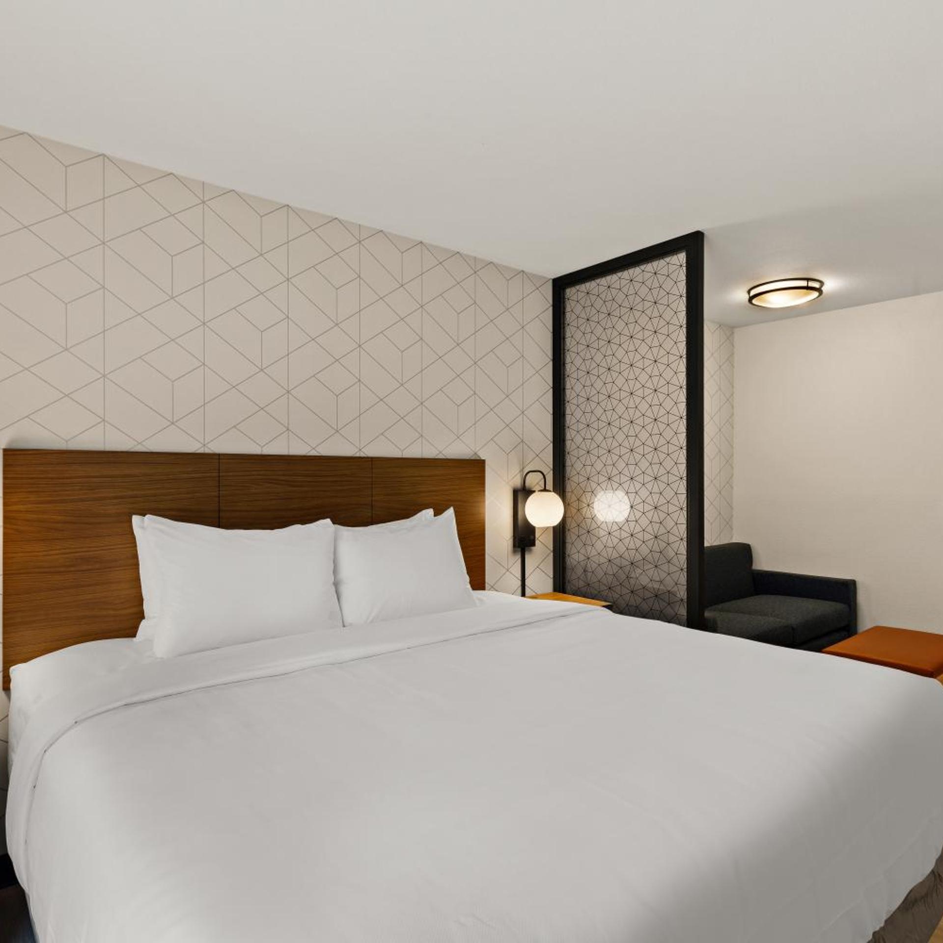 Suite, King Bed, Sofa, Accessible