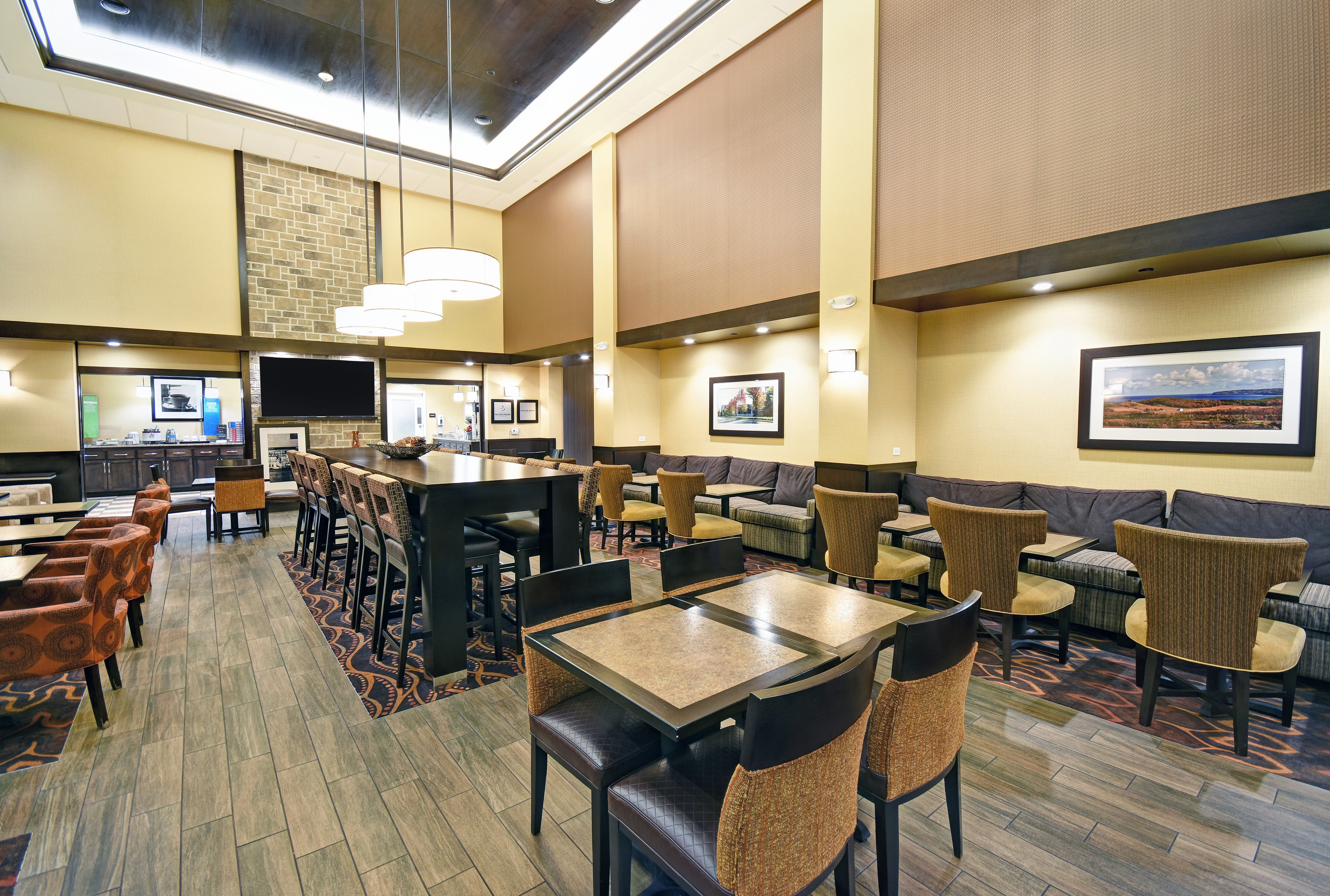 Hampton Inn and Suites Milwaukee Franklin 36/44