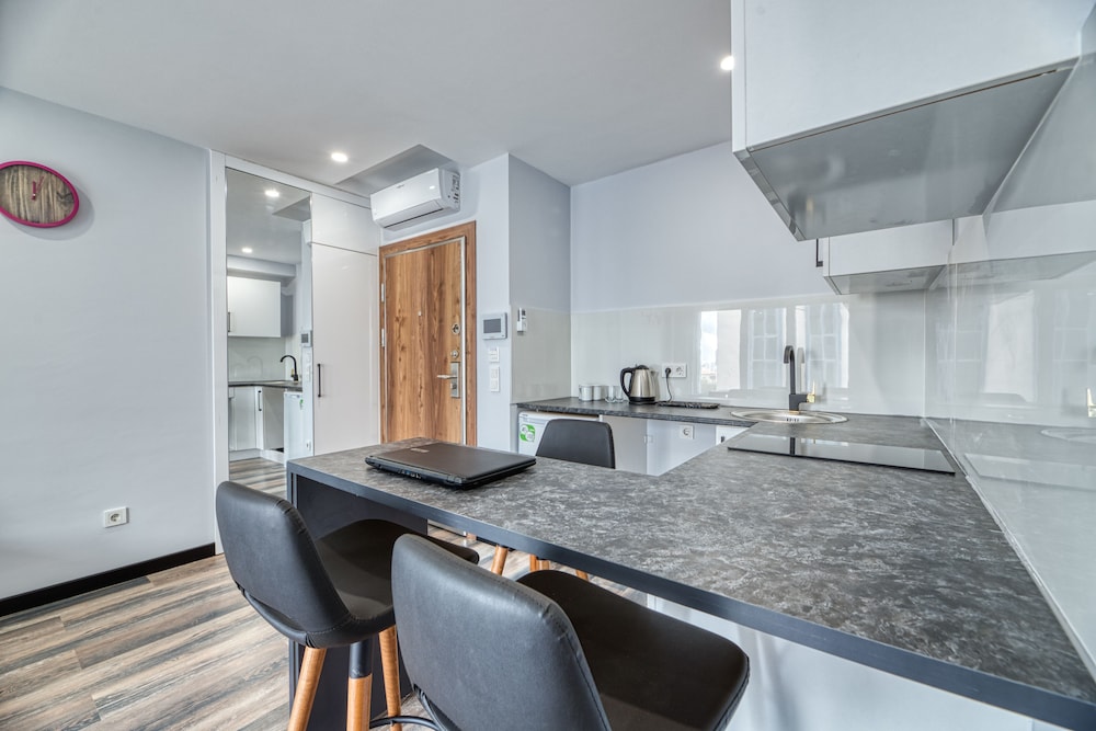 Gris & Verde Suite Hotel 40/50