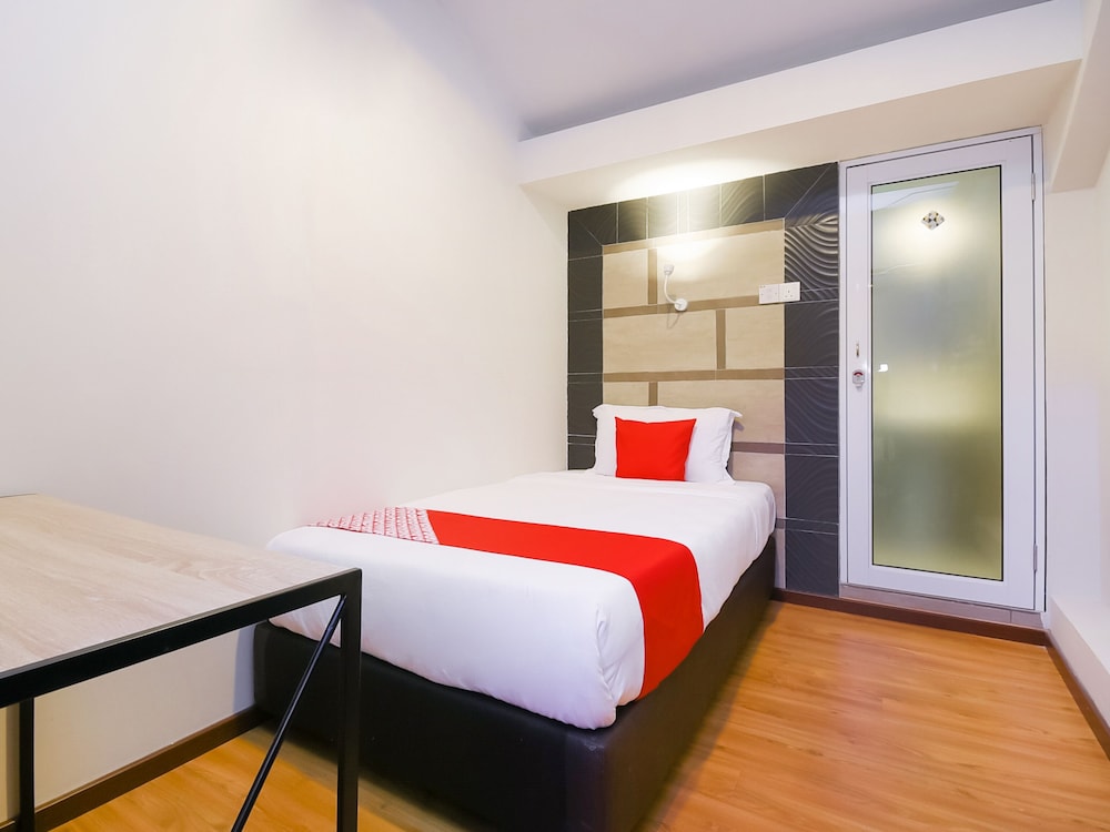 Oyo 1023 La Mirina Boutique Inn 15/23