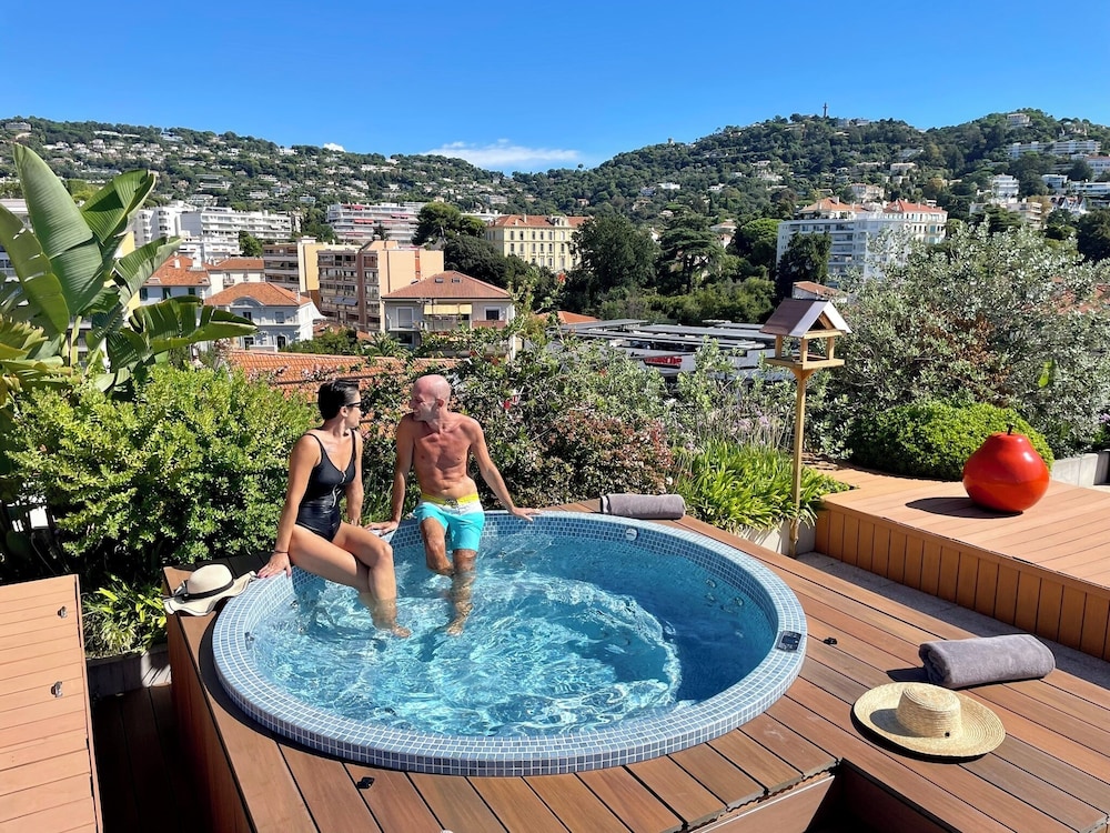 swimming pool spa
