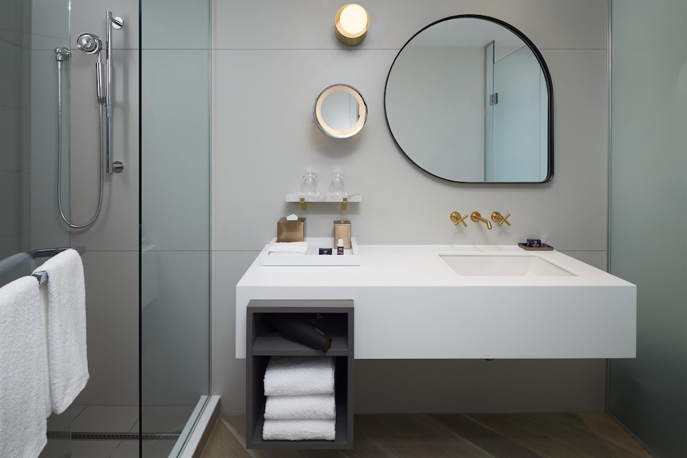 غرفة بسريرين كوين، Andaz Ottawa Byward Market A Concept By Hyatt 4/4