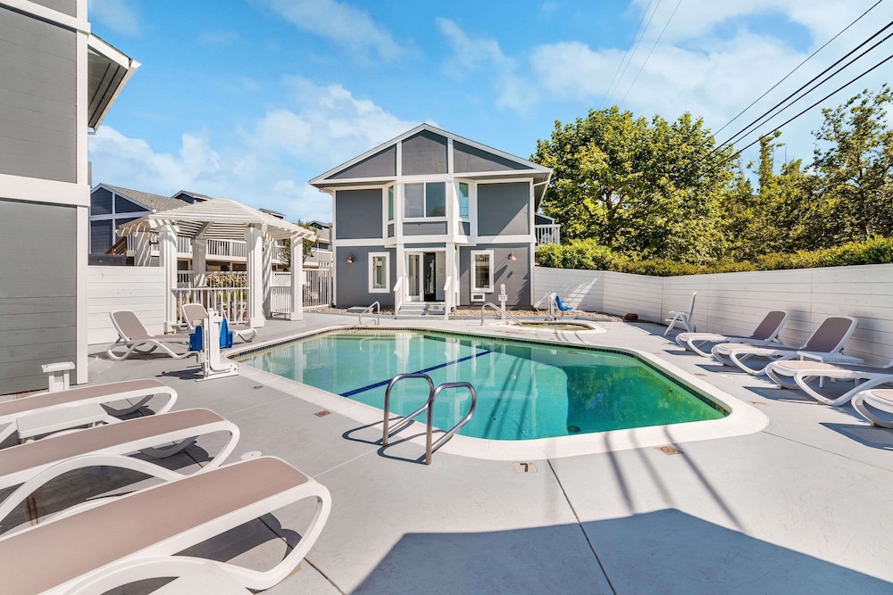 UPVALLEY INN HOT SPRINGS ASCEND HOTEL COLLECTION