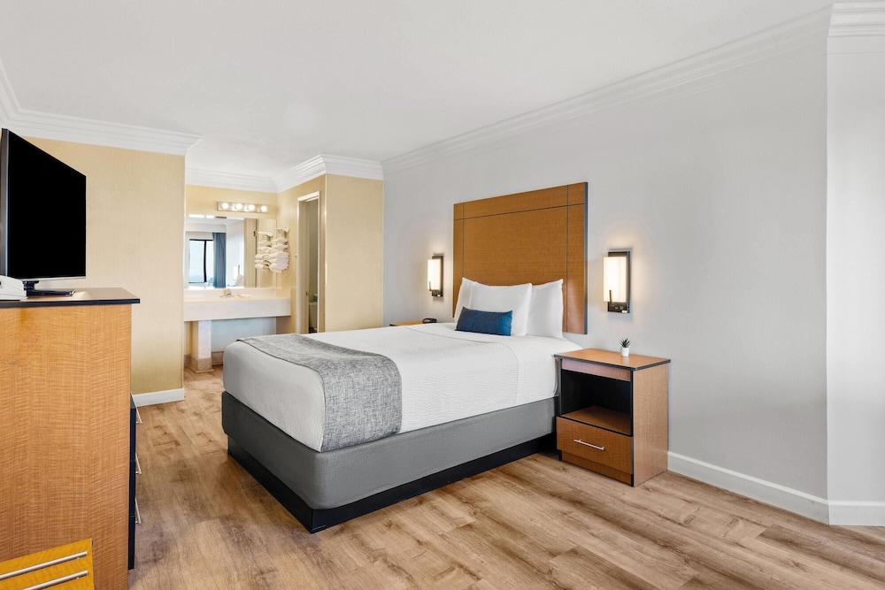 Travelodge by Wyndham San Clemente Beach 34/50