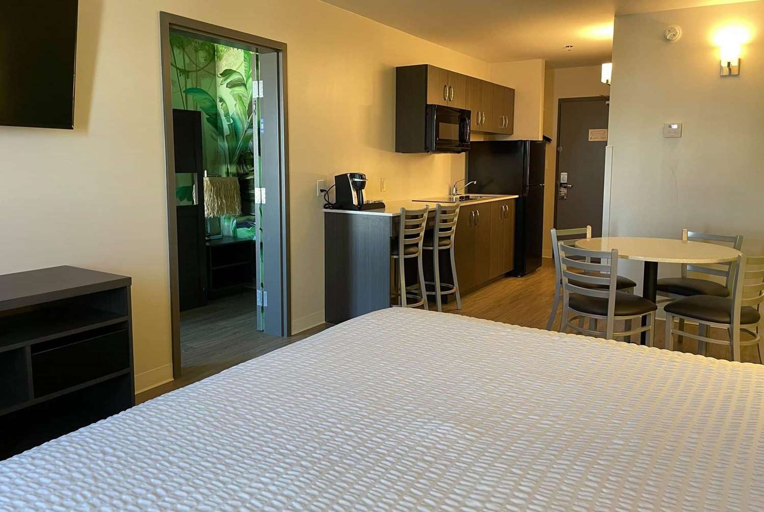 Super 8 by Wyndham Winnipeg East MB 24/31