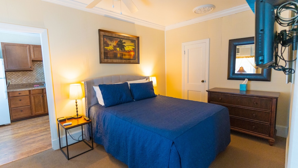 The Heirloom Inn 10/46