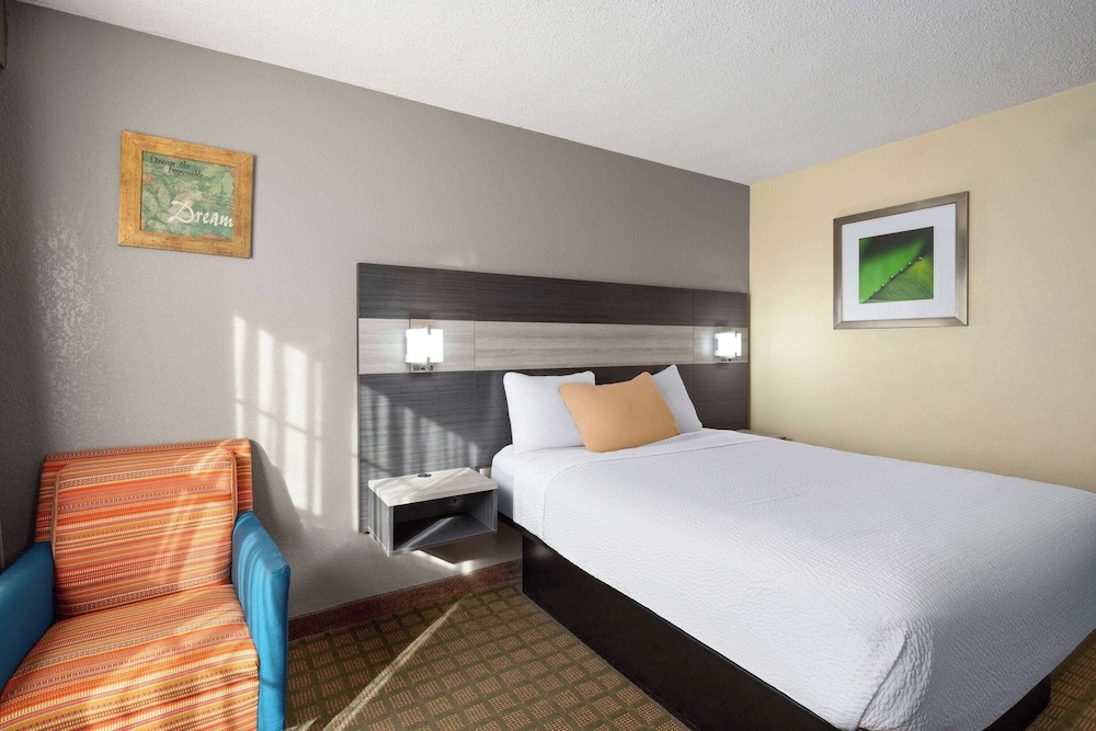 Room, Queen Bed, Accessible