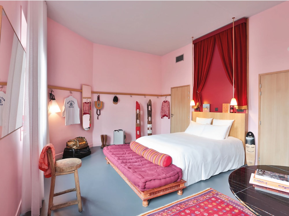 Mob Hotel Paris Les Puces 20/65