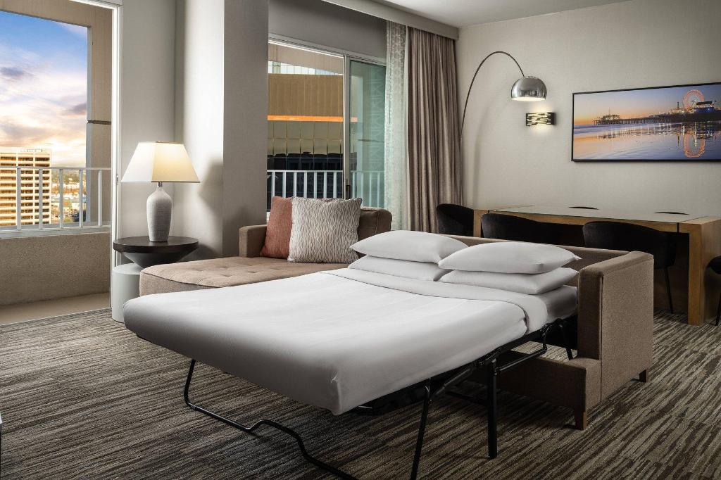 Presidential, Summit, Suite, King Bed, Sofa, High Floor