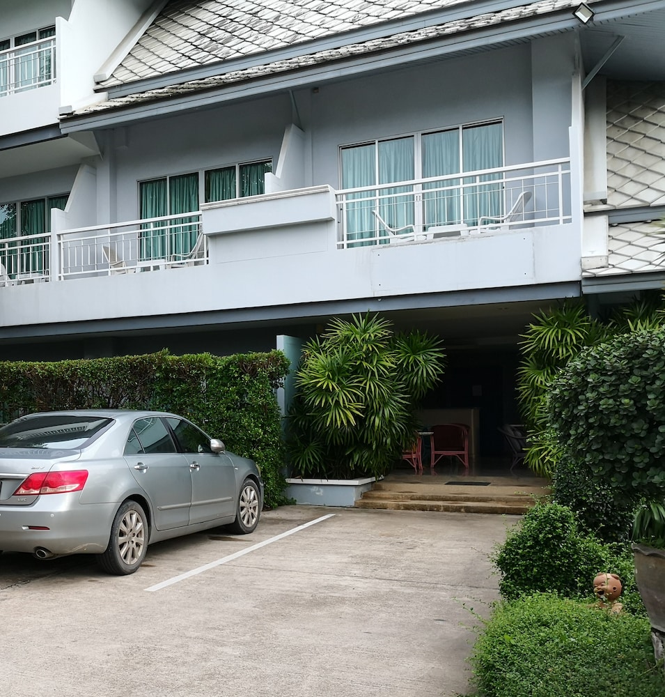 Baan Suksiri Hotel 28/36