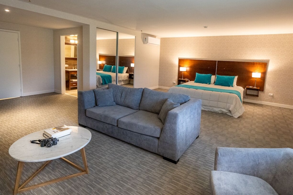 Howard Johnson By Wyndham La Plata 19/28