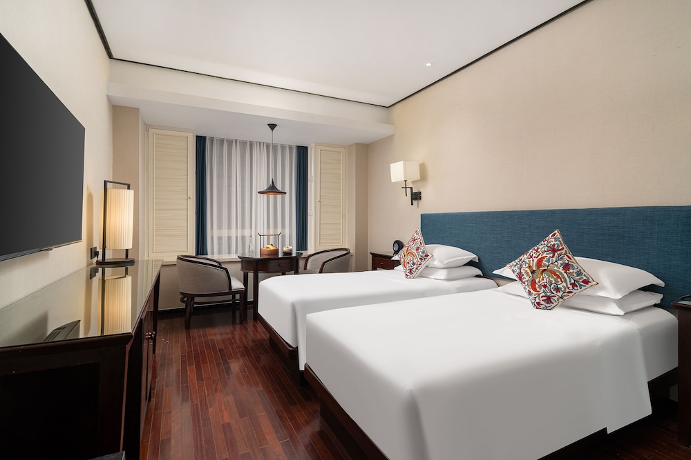 DELUXE ROOM TWIN BED