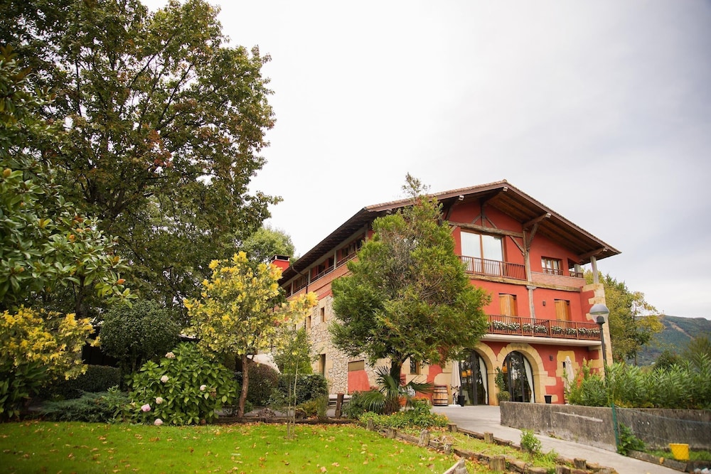 HOTEL USATEGIETA 6/50