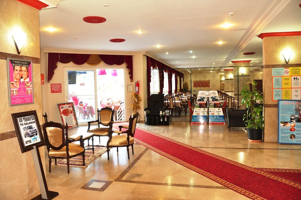 Mustis Royal Plaza Hotel 25/35