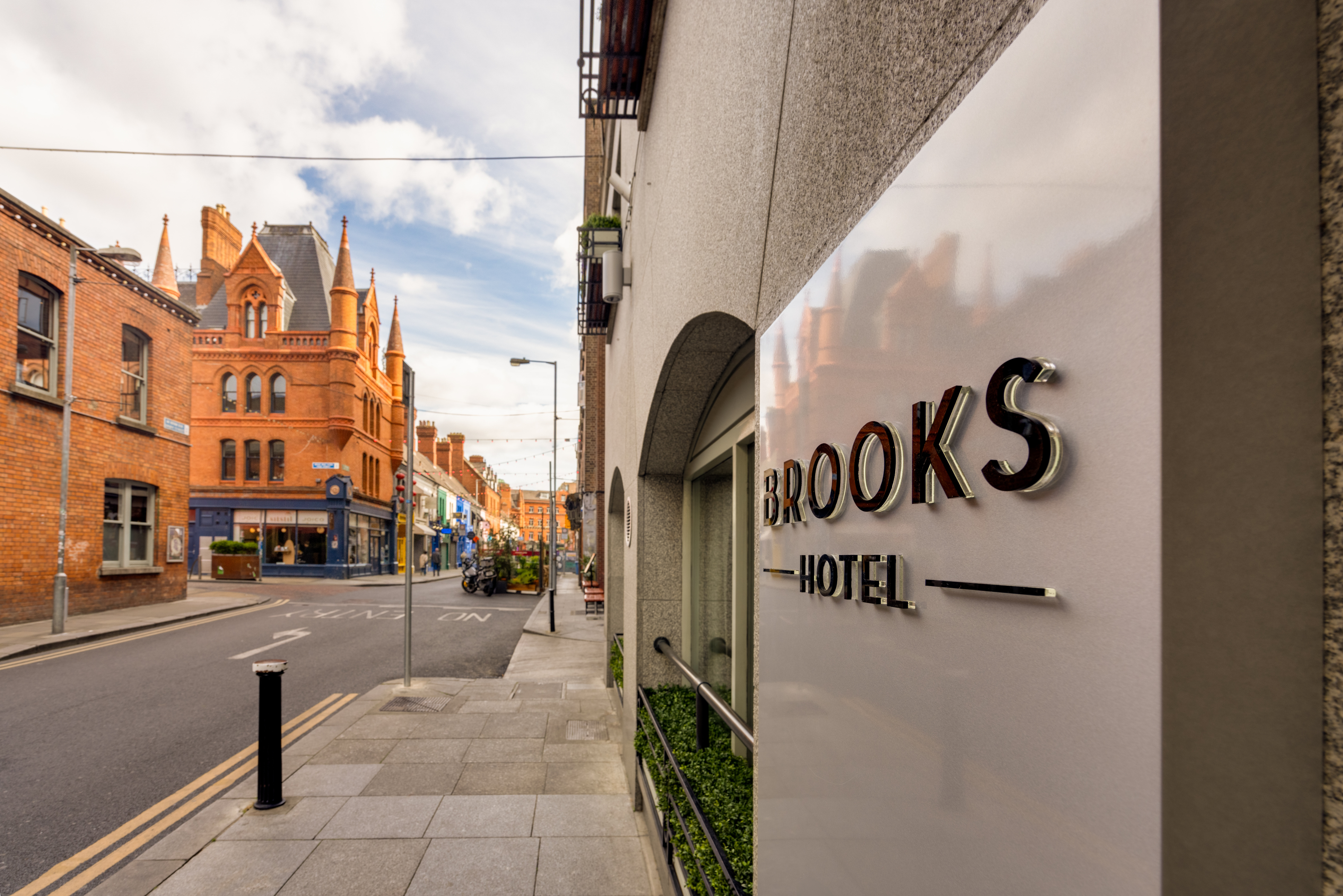 Brooks Hotel 46/50