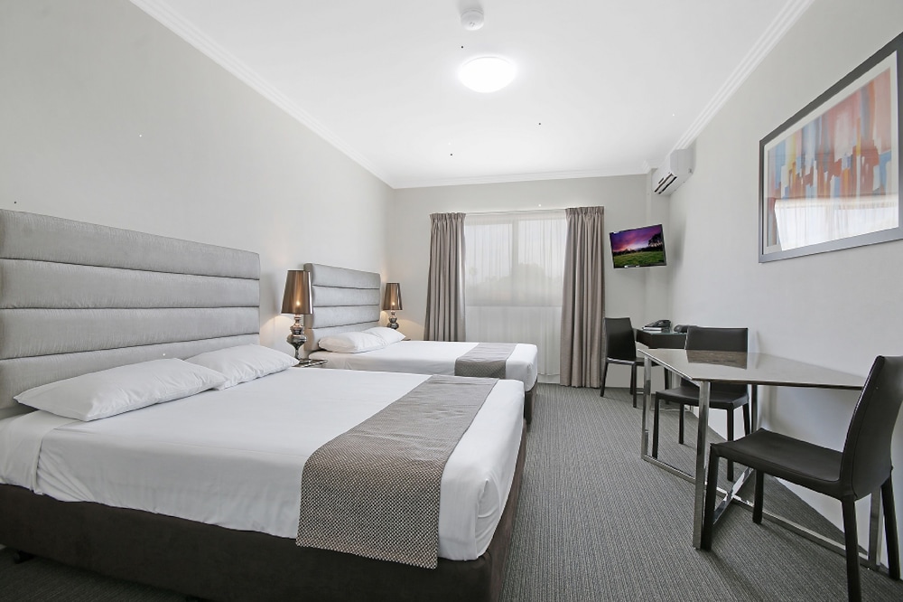 ValueSuites Penrith 24/60