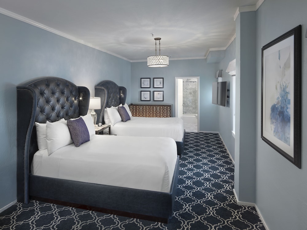 Junior Suite, 2 Queen Beds, Accessible