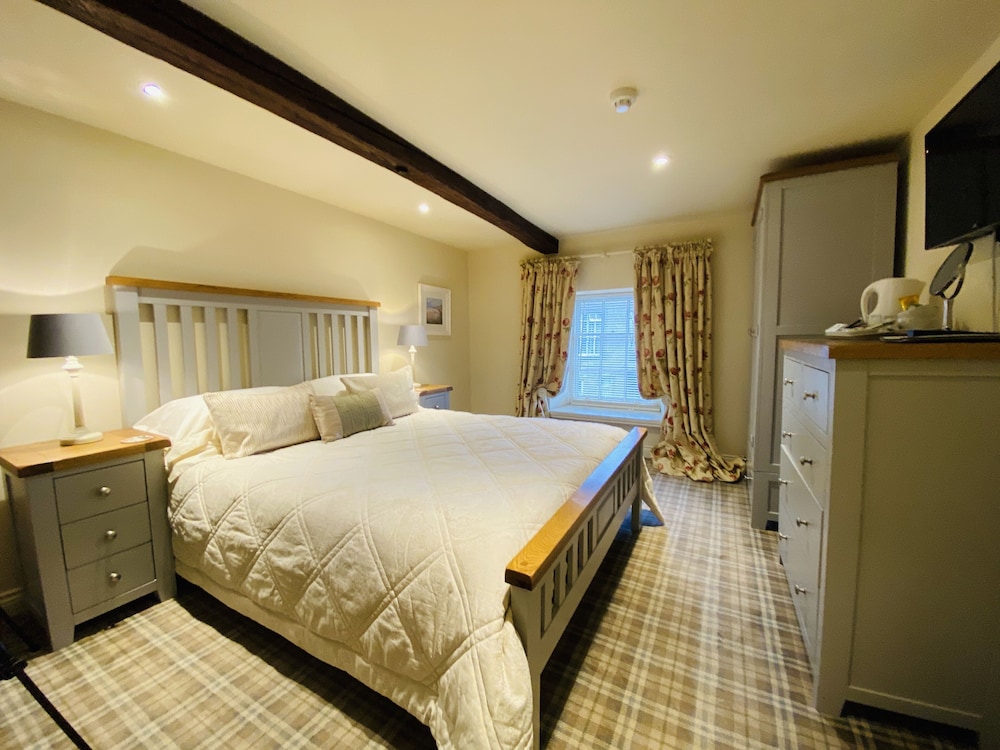 The Moon Inn at Stoney Middleton 15/39