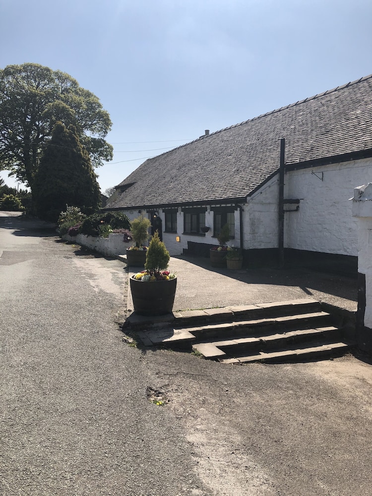 The Dog and Partridge Country Inn 46/50