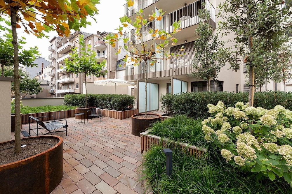 Central City Luxury Residence 40/50