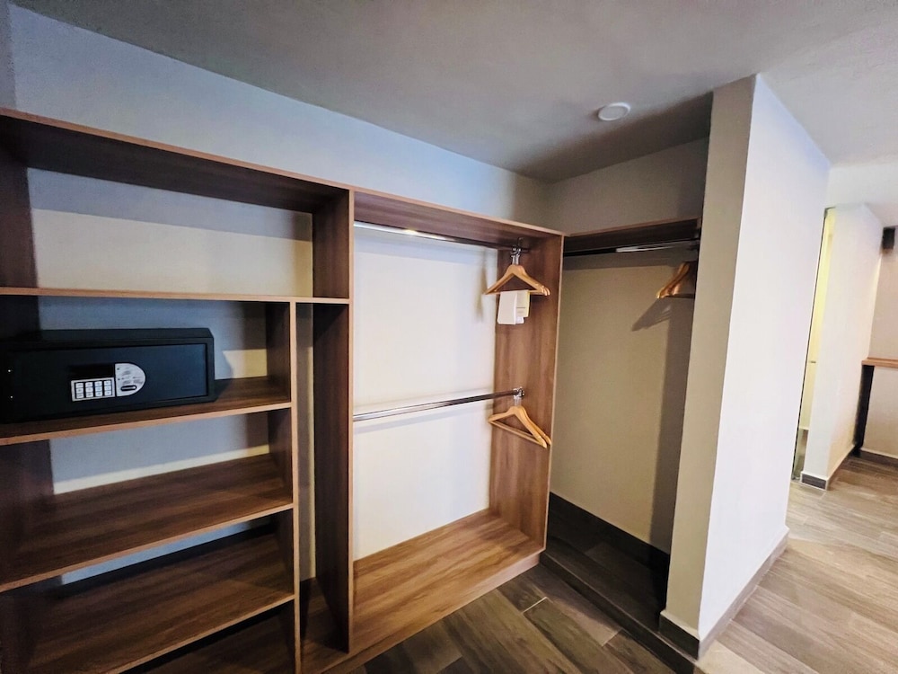 La Posada Hotel &amp; Suites 9/68