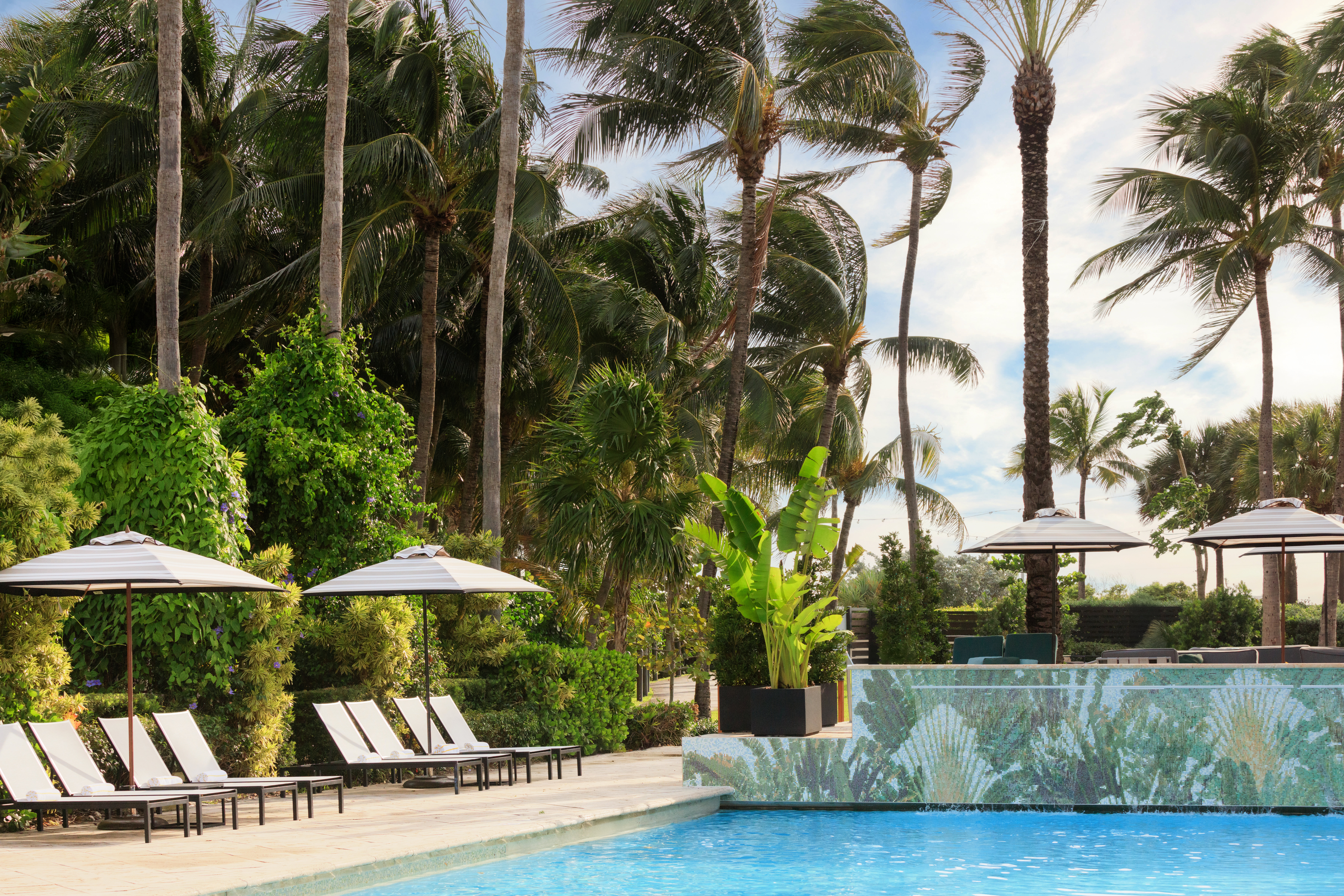 Kimpton Surfcomber Hotel 77/80