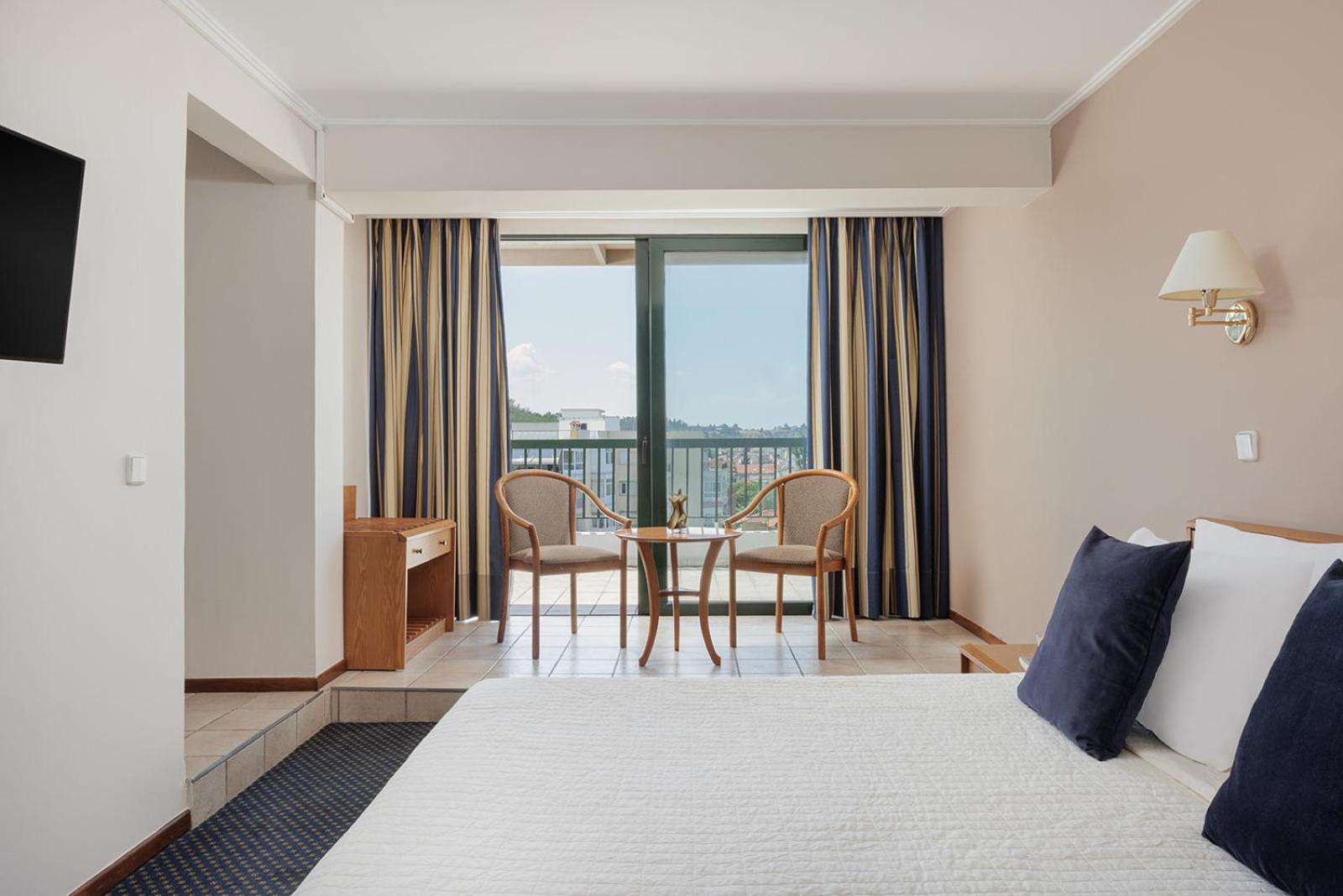 1 BEDROOM, SUITE