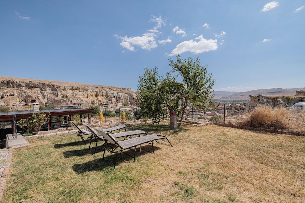 Canyon Cave Hotel 60/69
