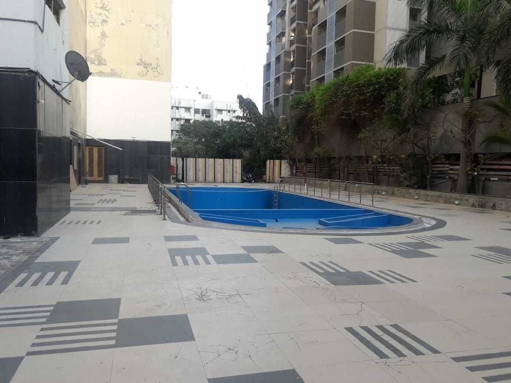 Cambay Grand 59/60