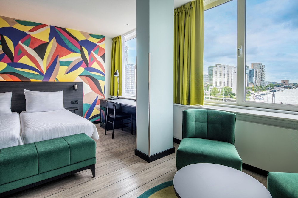 Superior, Double Bed, River View, Thon Hotel Rotterdam 8/10