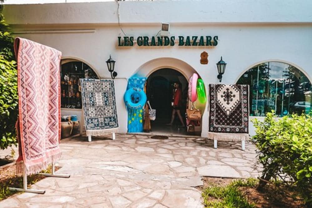 THE ORANGERS BEACH RESORT AND BUNGALOWS 3/43