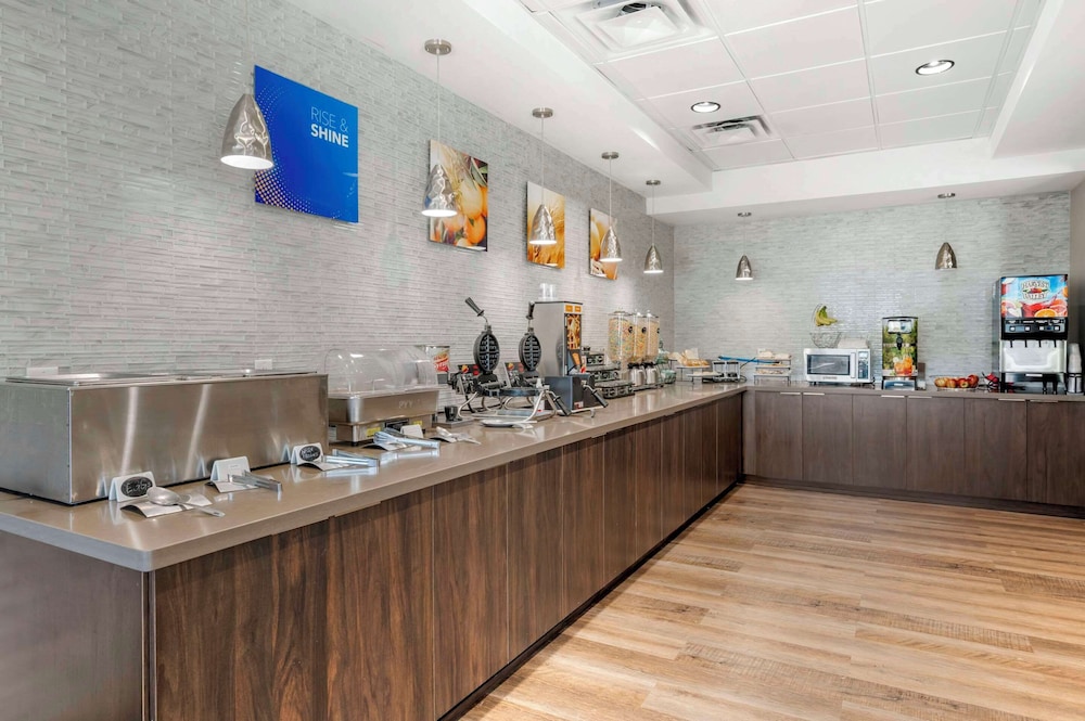 Comfort Inn & Suites Clarksville - Louisville North 11/69