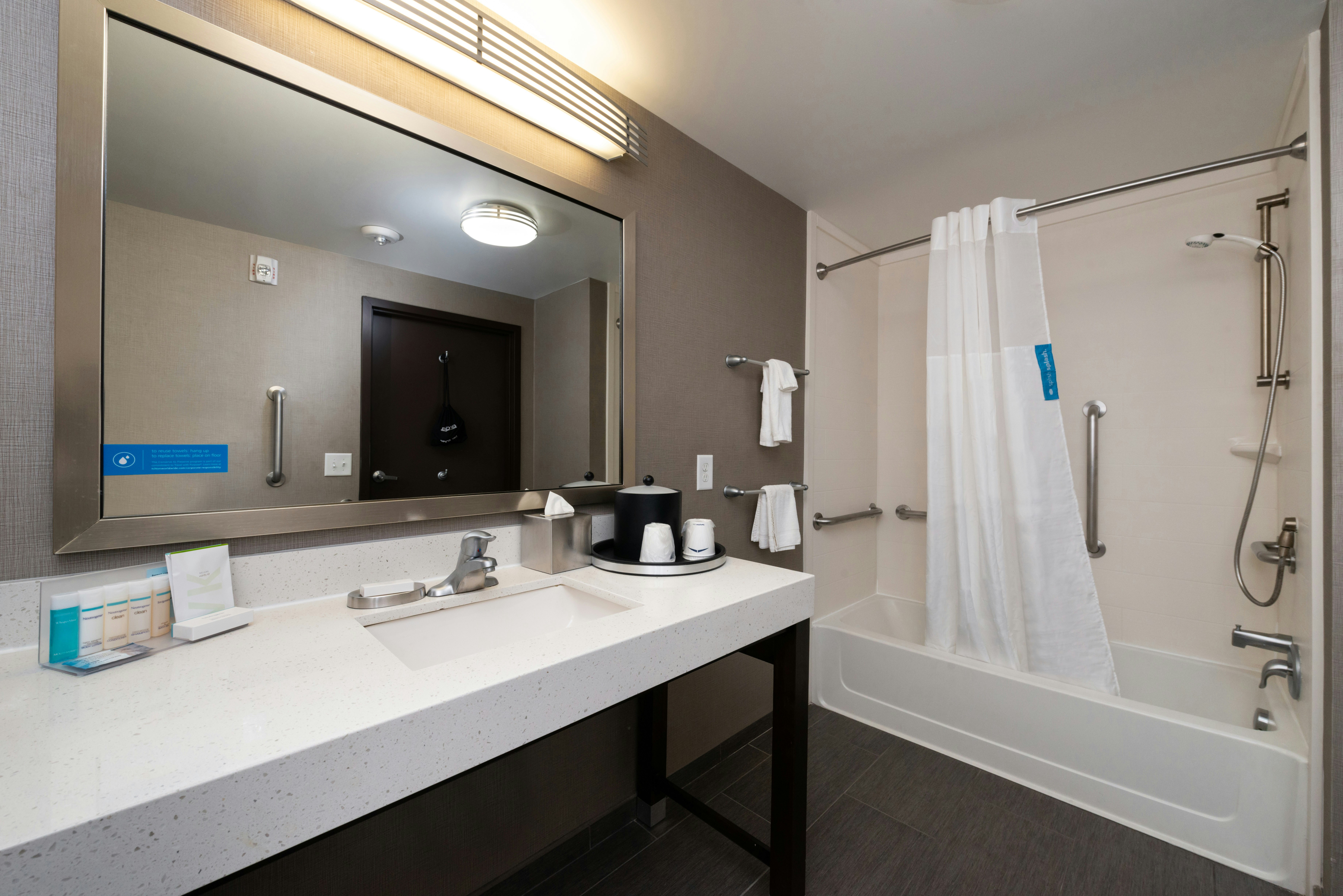 Hampton Inn And Suites Greensborocoliseum 58/59
