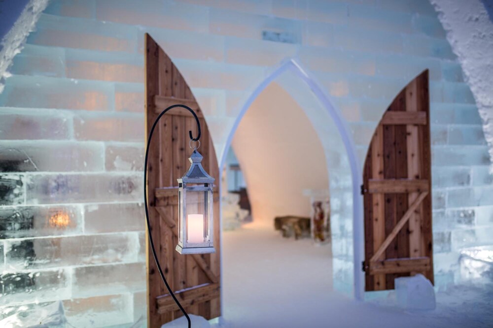 Hotel De Glace (Ice Hotel) 10/36