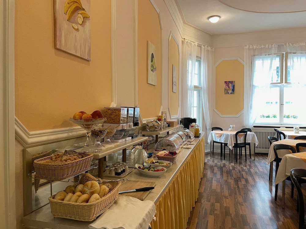 Castell Hotel 34/49
