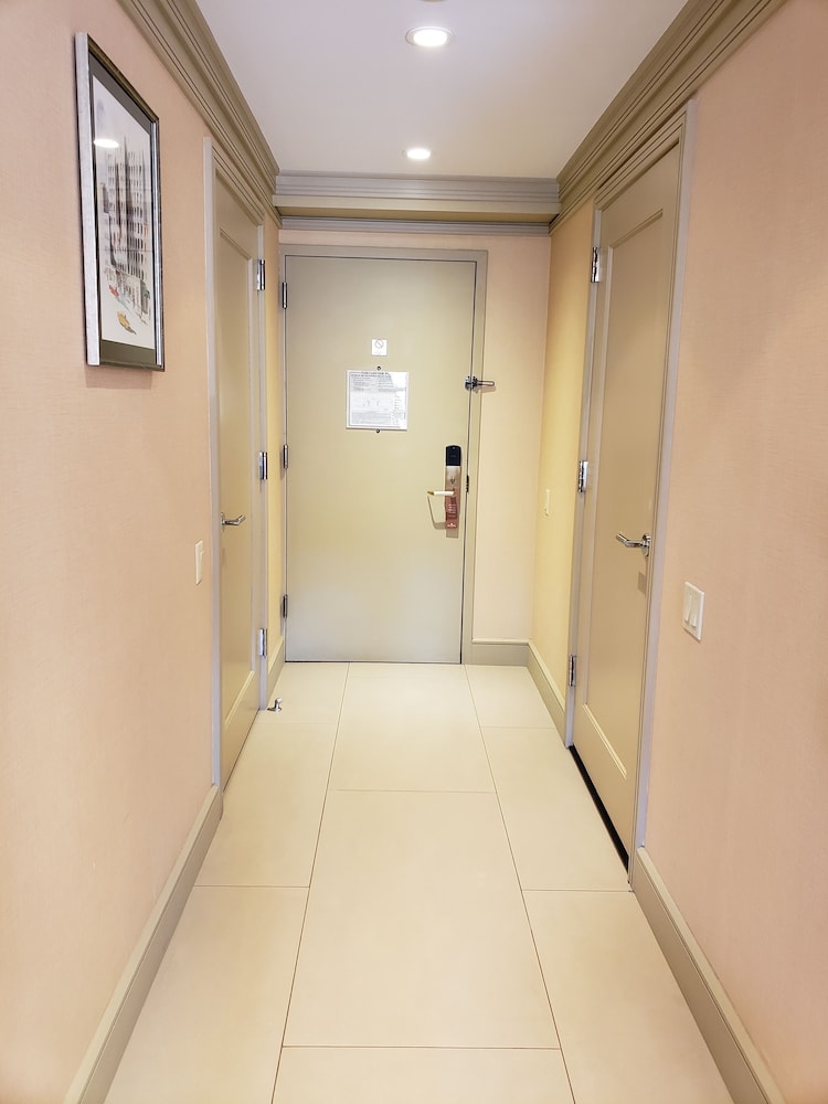The Belvedere Hotel 25/45