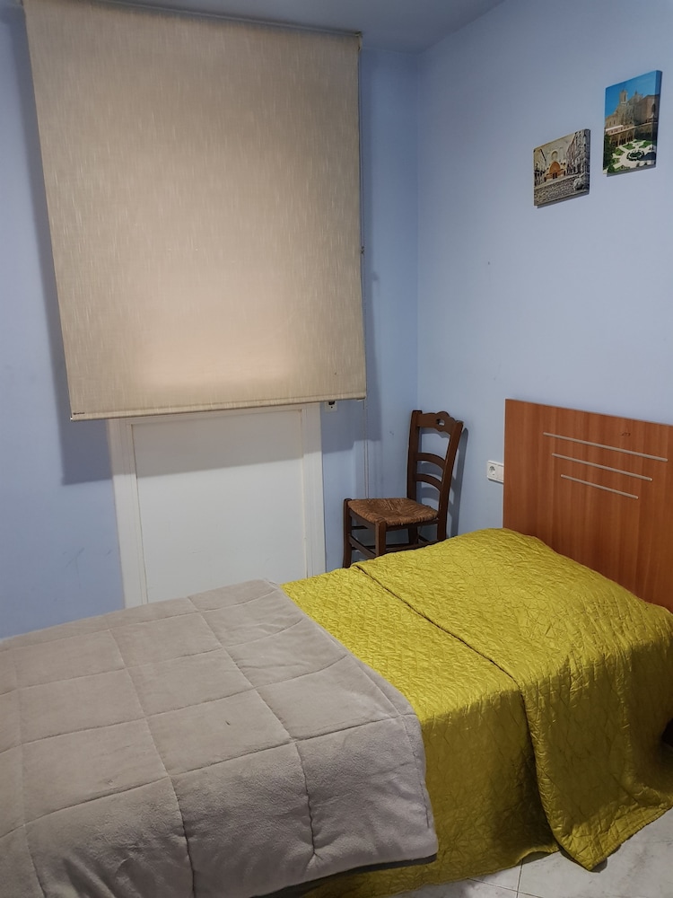 Hostal Europa 8/22