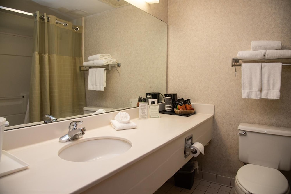 Holiday Lodge Hotel &amp; Conference Center 49/50