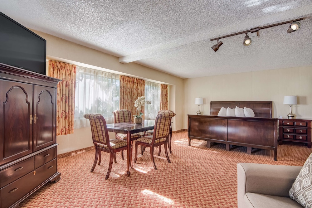 SureStay Plus Hotel by Best Western Reno Airport 76/91