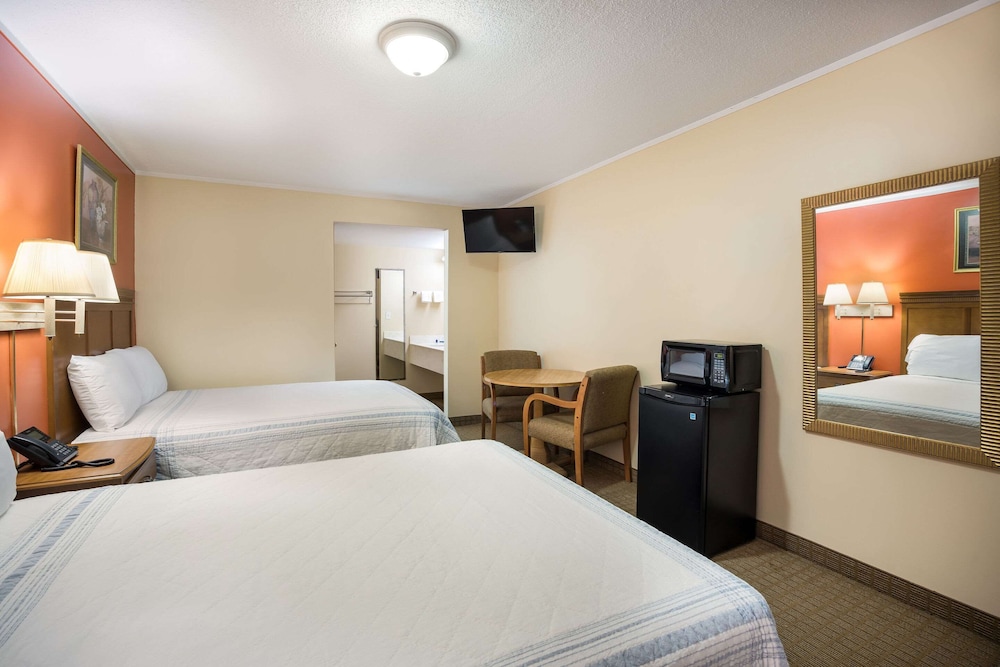 Rodeway Inn Cecil GA 12/36