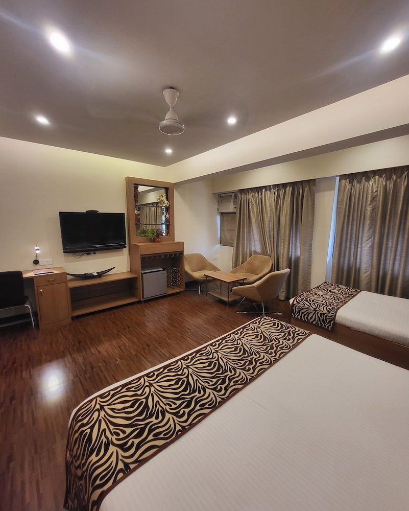 HOTEL MAHARANA INN 33/50