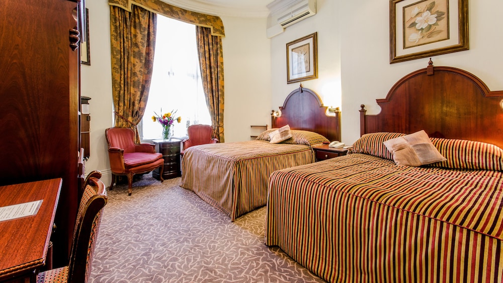 LA PLACE HOTEL 23/77