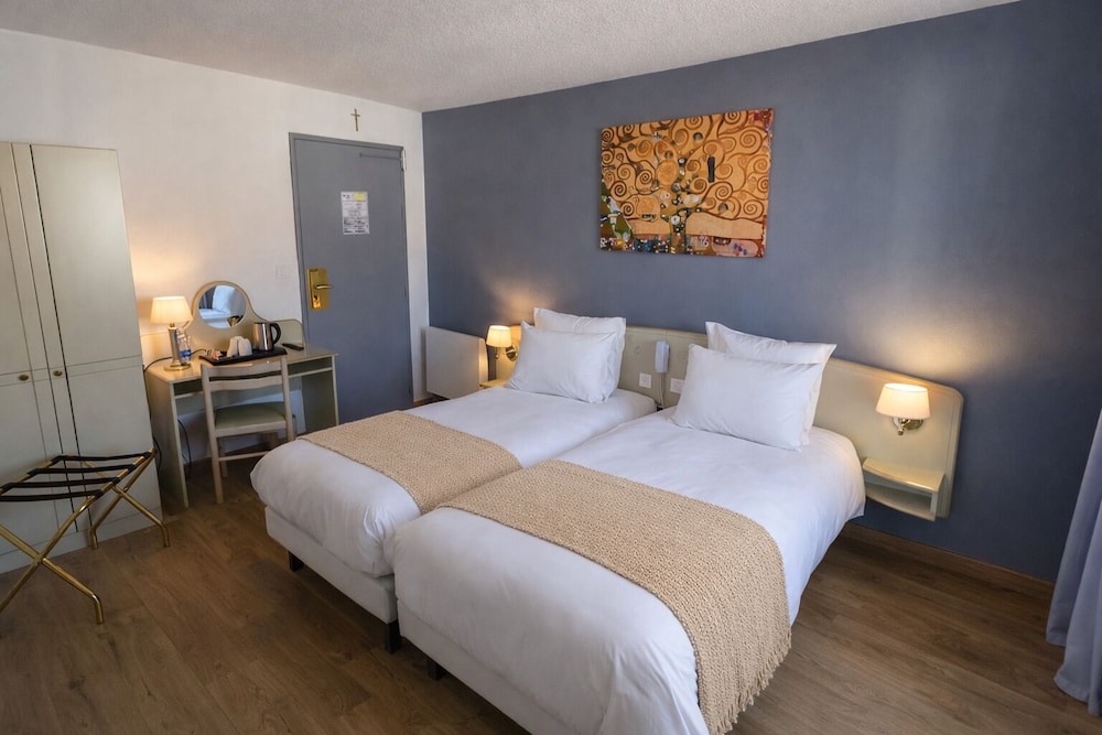 STANDARD, DOUBLE OR TWIN BED, COURTYARD VIEW