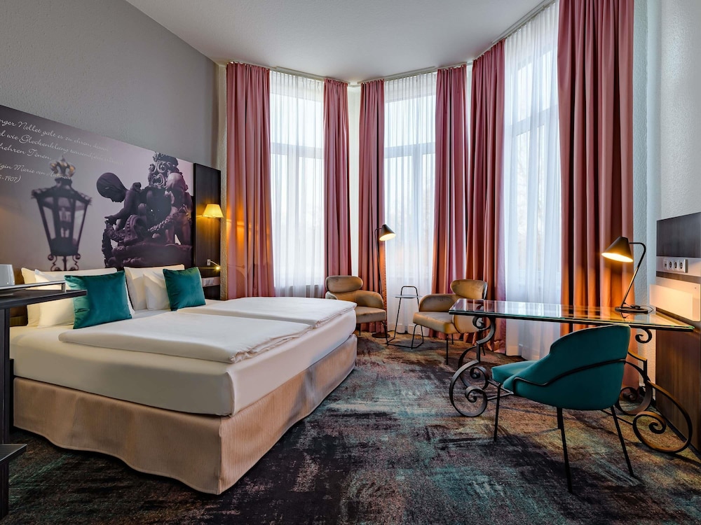 PRIVILEGE, DOUBLE BED