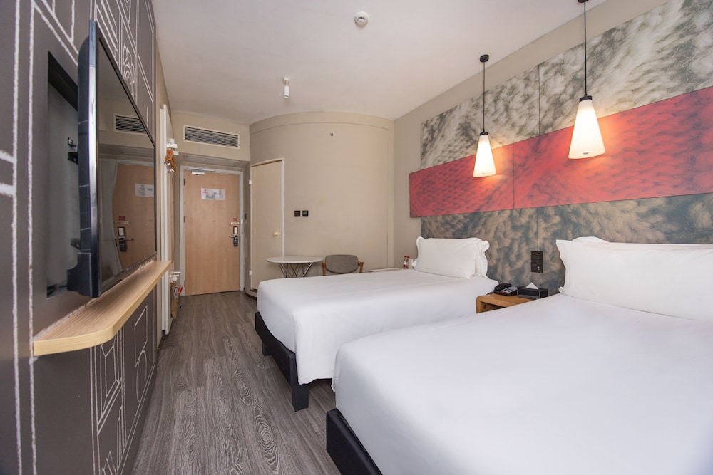 IBIS SHANGHAI LIANYANG 17/44