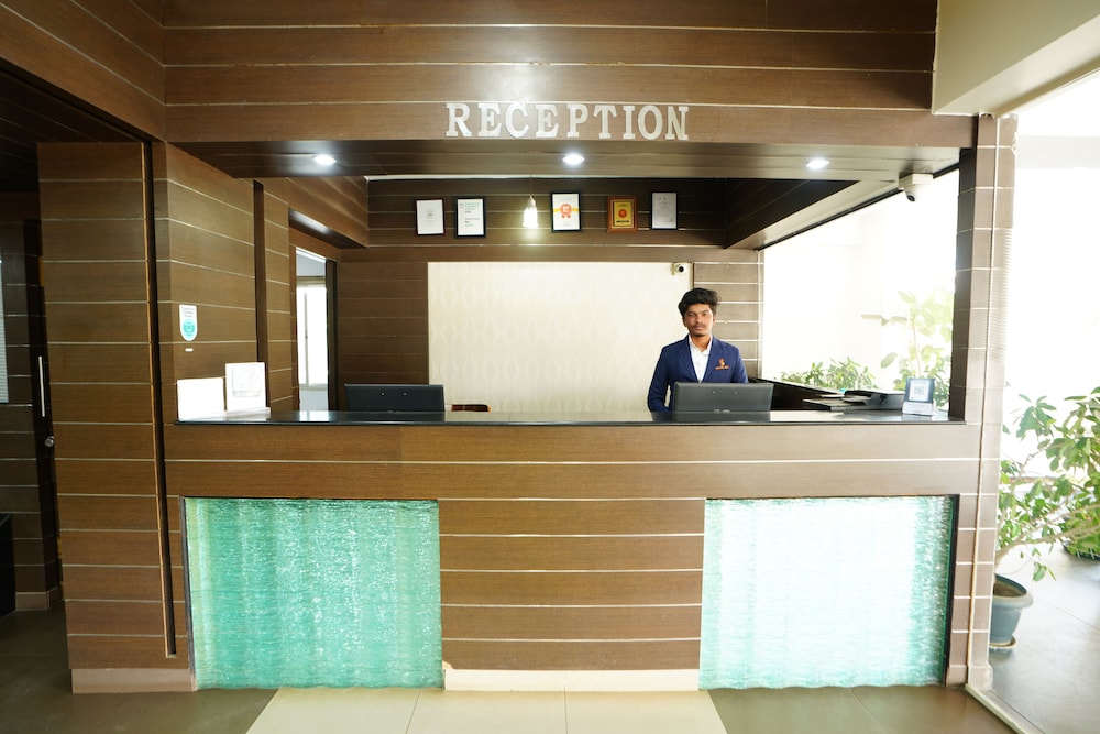 HOTEL GRAND BEE 10/50