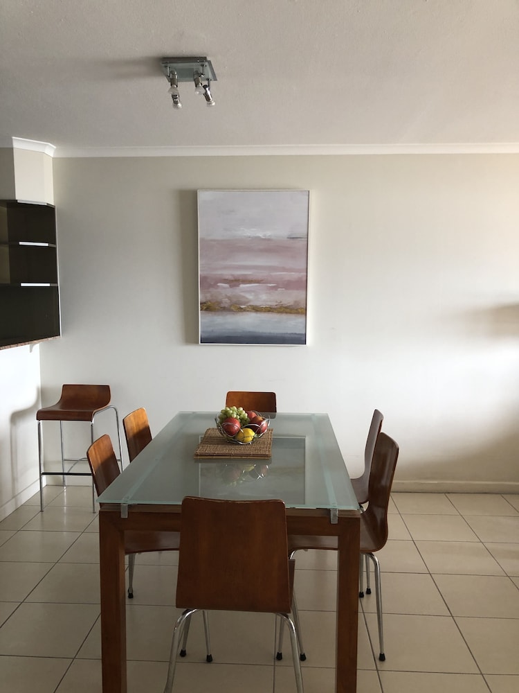 Coral Towers Holiday Suites 57/69