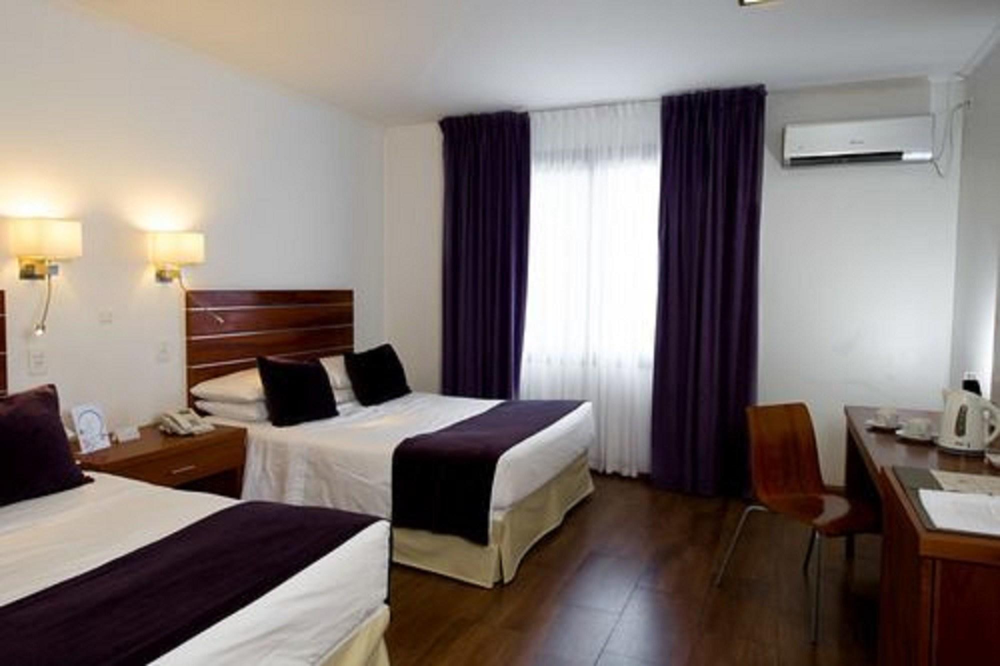Master, 2 Queen Beds
