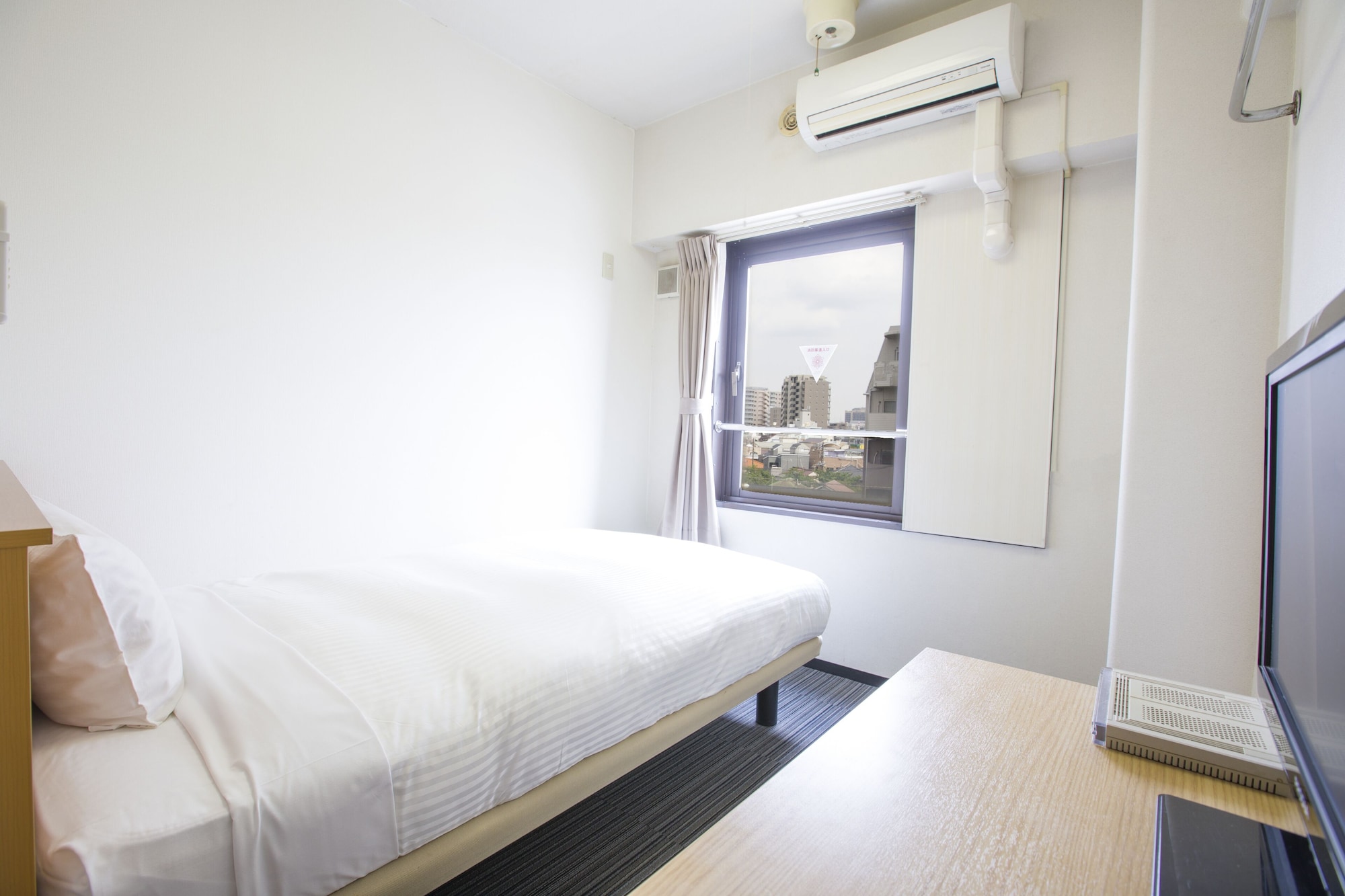SEMI ROOM, ECONOMY, SEMI DOUBLE BED, NO CLEANING SERVICES, SMOKING